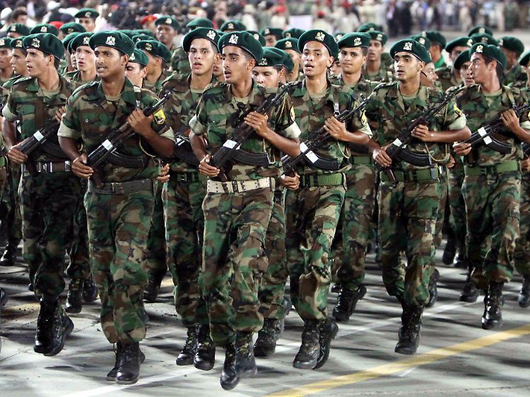 Gaddafi stützt seine Macht auf die Armee.