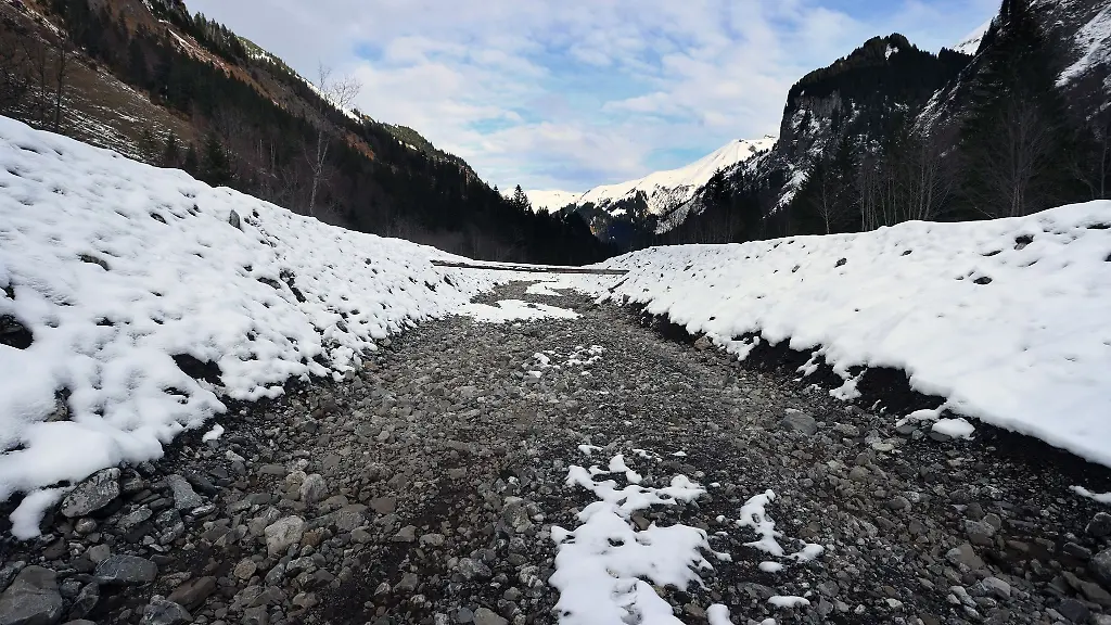 Baggerarbeiten-haben-den-Fluss-auf-eineinhalb-Kilometer-Laenge-weitgehend-zerstoert