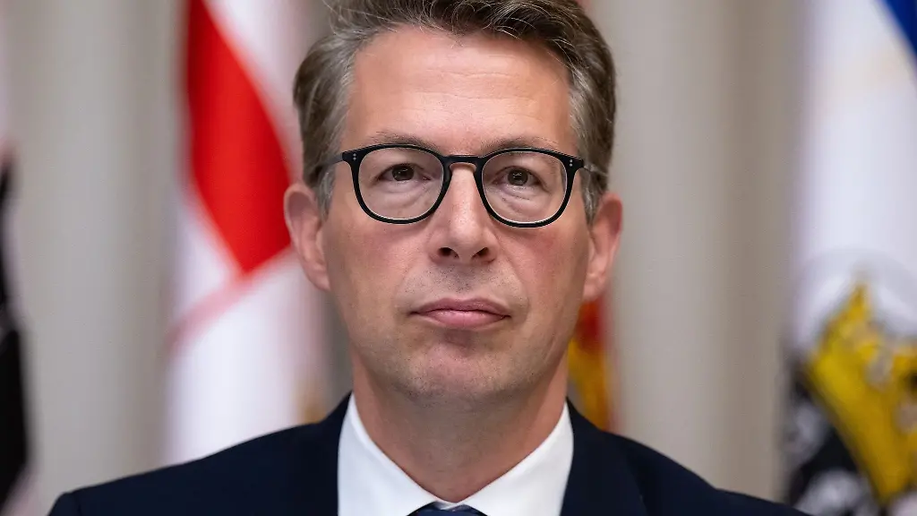 Markus-Blume-CSU-Wissenschaftsminister-von-Bayern-nimmt-an-einer-Pressekonferenz-teil