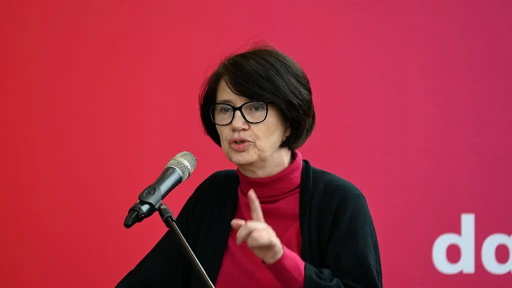 Bremer-Senatorin-fuer-Gesundheit-Frauen-und-Verbraucherschutz-Claudia-Bernhard