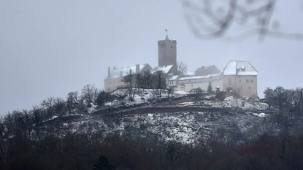 Die-Wartburg-bei-Eisenach-war-Arbeits-und-Lebensort-Luthers-waehrend-seines-Exils