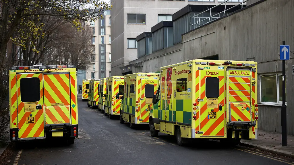 2022-12-23T125525Z-556561957-RC2GAY93K2X4-RTRMADP-3-BRITAIN-STRIKES-AMBULANCE