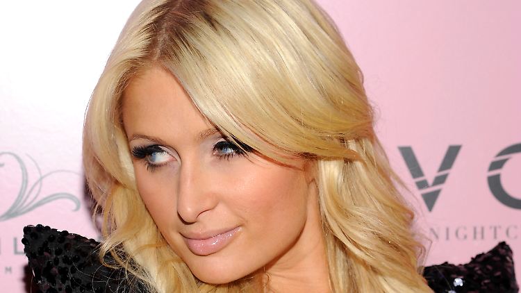 Denkt sie ans heiraten? Paris Hilton.
