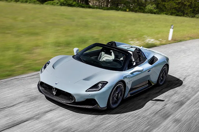 MaseratiMC20Cielo-dynamic