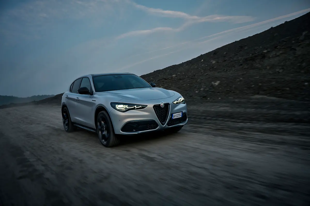 Alfa-newstelvio-dynamics-635903844ac51-635a57eaca4d9