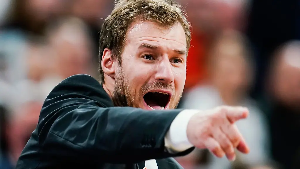 Ulms-Trainer-Anton-Gavel-gestikuliert