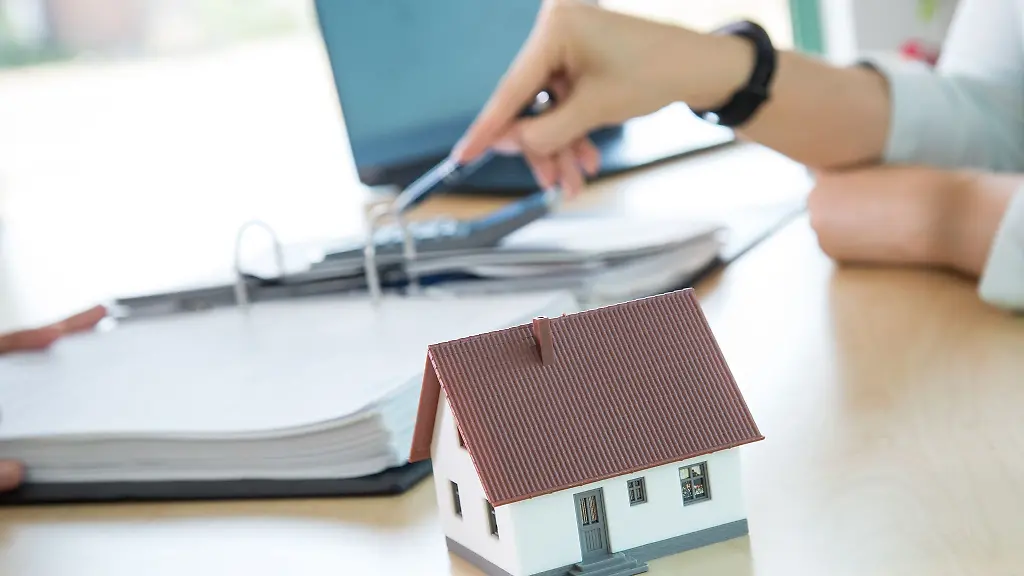 Verkauf-auf-eigene-Faust-Wer-seine-Immobilie-ohne-Makler-verkaufen-will-sollte-die-Ablaeufe-des-Marktes-kennen