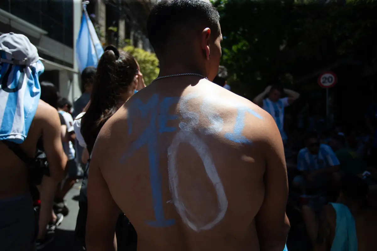 2022-12-20T182459Z-1750158829-UP1EICK1F5K52-RTRMADP-3-SOCCER-WORLDCUP-ARG