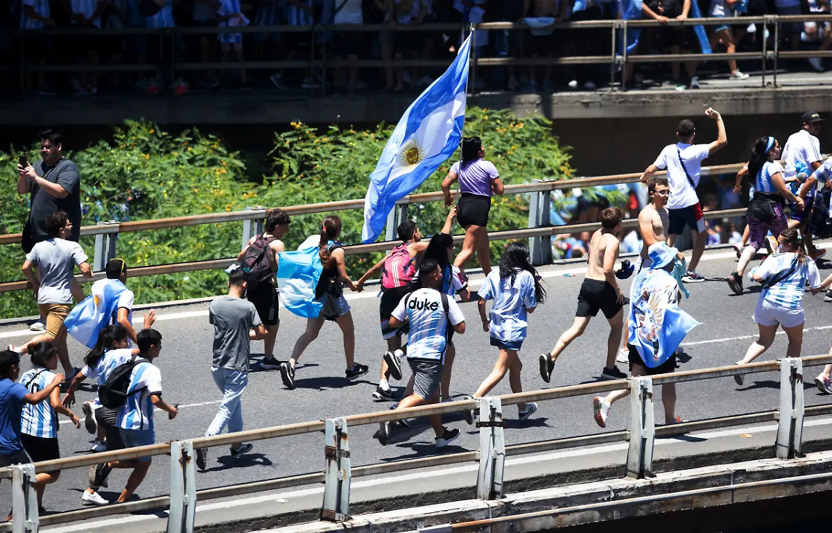 2022-12-20T185106Z-404458127-UP1EICK1GD35J-RTRMADP-3-SOCCER-WORLDCUP-ARG