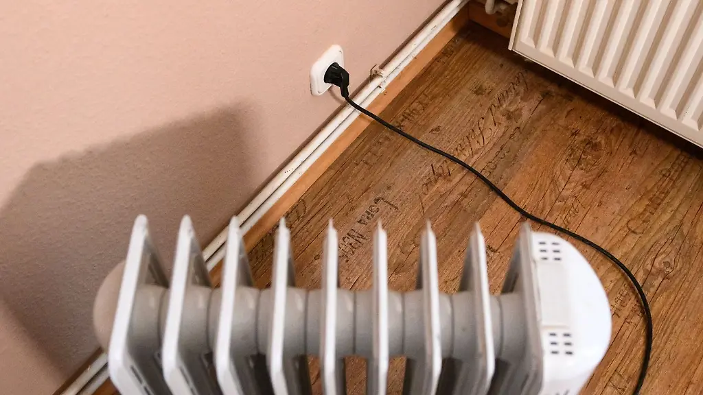 Um-die-Raumtemperatur-zu-erhoehen-eignet-sich-eine-Elektroheizung-als-Notheizung