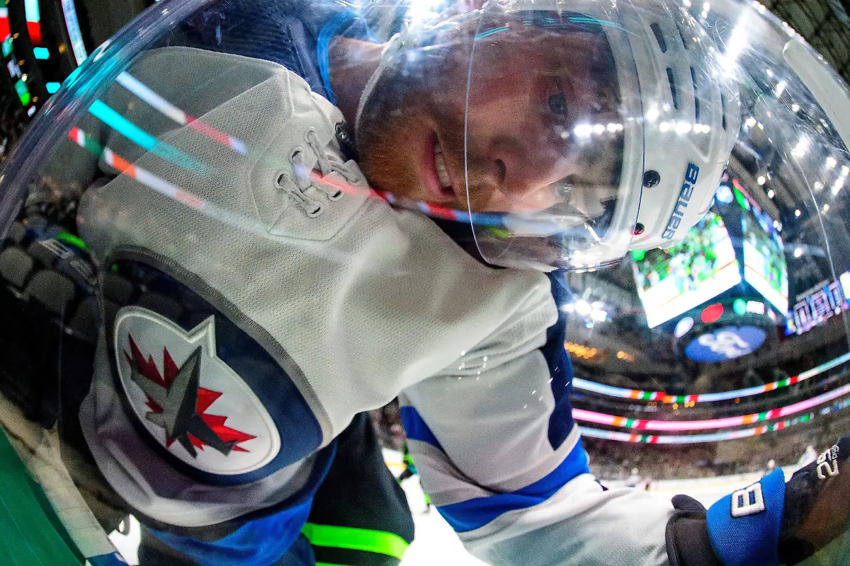 2022-02-12T130024Z-403373546-17665964-RTRMADP-3-HOCKEY-NHL-DAL-WPG