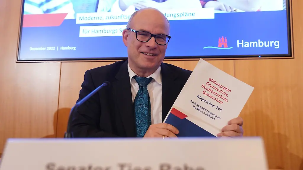 Ties-Rabe-SPD-Senator-fuer-Schule-und-Berufsbildung-in-Hamburg