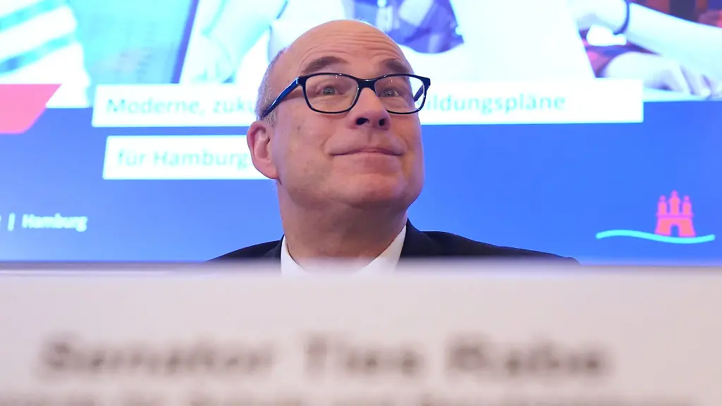 Ties-Rabe-SPD-Senator-fuer-Schule-und-Berufsbildung-in-Hamburg-stellt-Bildungsplaene-vor