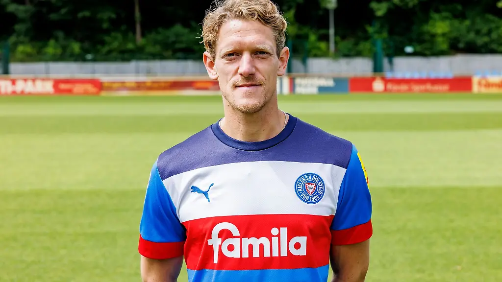 Spieler-Johannes-van-den-Bergh-verlaesst-die-KSV-vorzeitig-am-Jahresende