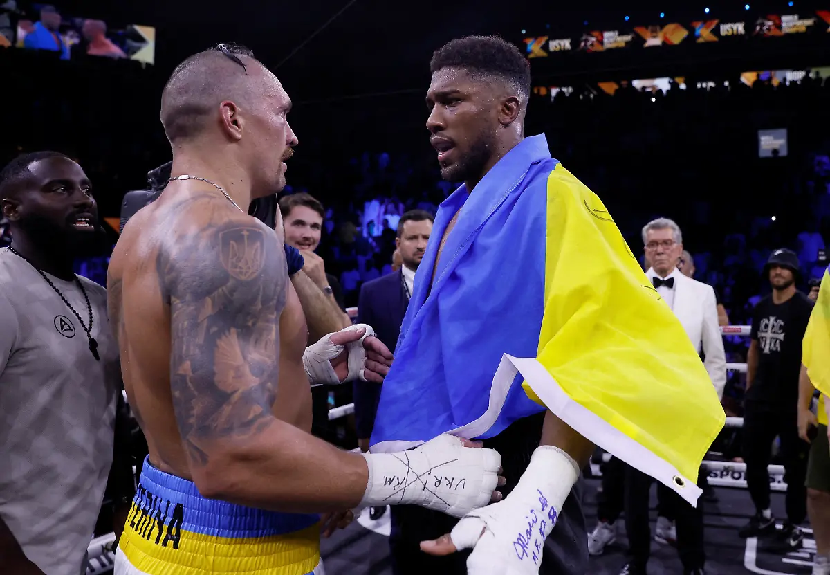 2022-08-20T233014Z-1272818204-UP1EI8K1SLJ3M-RTRMADP-3-BOXING-HEAVYWEIGHT-USYK-JOSHUA