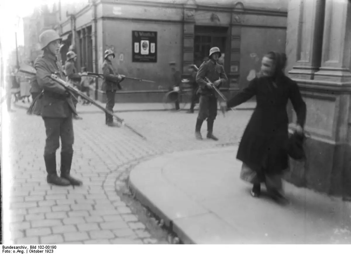 47-Bundesarchiv-Bild-102-00190-CC-BY-SA-3-0-Bundesarchiv-Bild-102-00190-Sachsen-Vorgehen-der-Reichswehr-gegen-Kommunisten