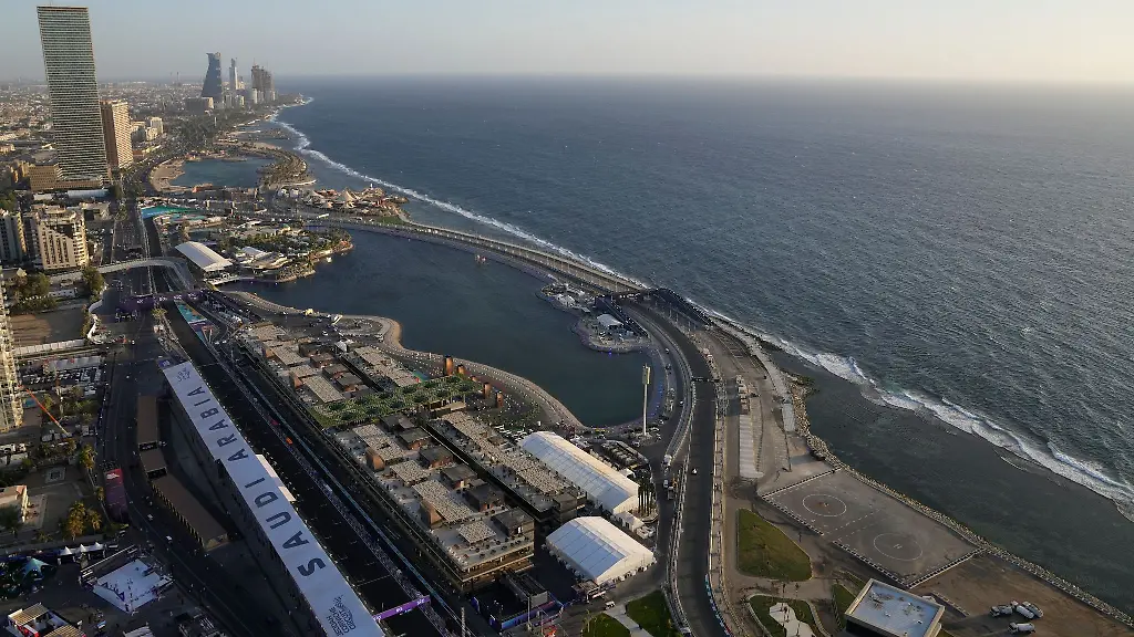 Die-Formel-1-startet-2024-wohl-in-Saudi-Arabien-in-die-Saison