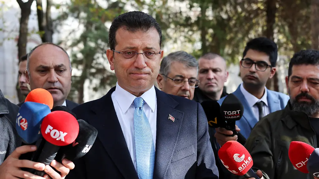 2022-11-11T105604Z-167260794-RC2MJX9LWOES-RTRMADP-3-TURKEY-POLITICS-IMAMOGLU