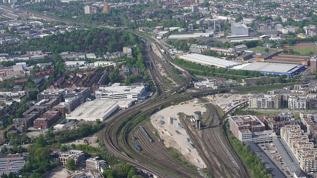 Blick-auf-den-Diebsteich-oben-und-die-neue-Mitte-Altona