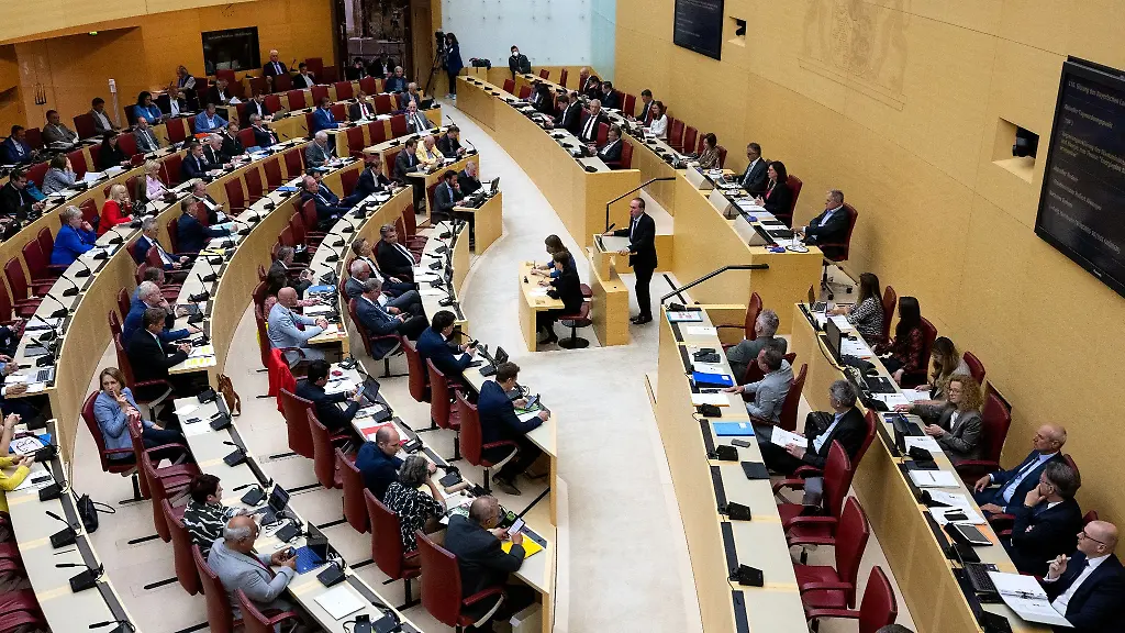 Im-bayerischen-Landtag-findet-eine-Plenarsitzung-statt