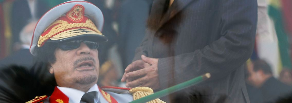Gaddafi sitzt im Glashaus. Wenn er geht, fällt wahrscheinlich auch die gesamte Familien-Dynastie zusammen.
