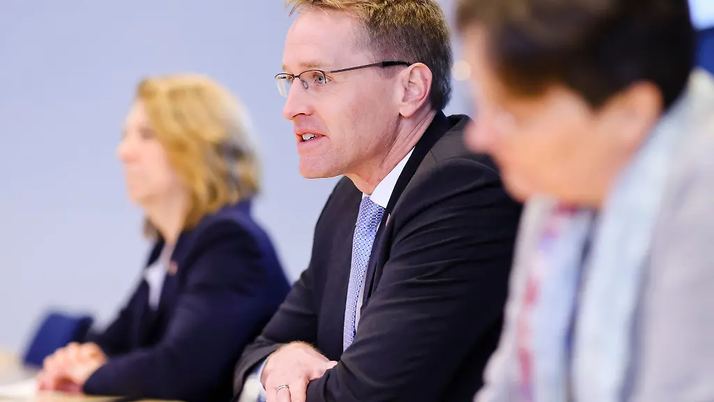 Gesundheitsministerin-Kerstin-von-der-Decken-Ministerpraesident-Daniel-Guenther-und-Finanzministerin-Monika-Heinold