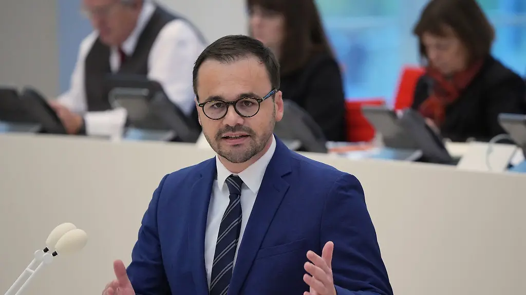 Jan-Redmann-CDU-Fraktionsvorsitzender-spricht