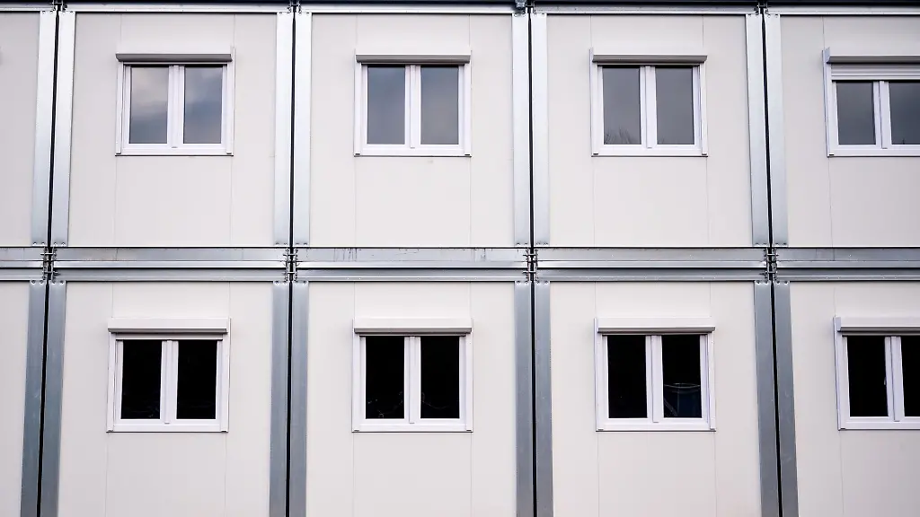 Haeuser-mit-Unterkuenften-fuer-Gefluechtete