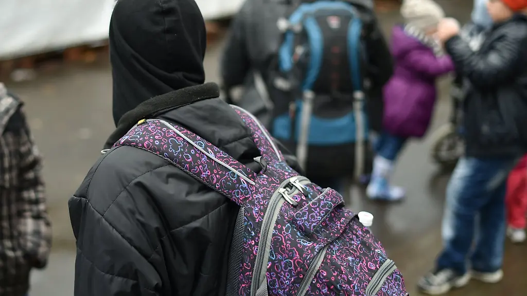 Fluechtlinge-kommen-in-der-hessischen-Erstaufnahmeeinrichtung-fuer-Fluechtlinge-in-Giessen-an