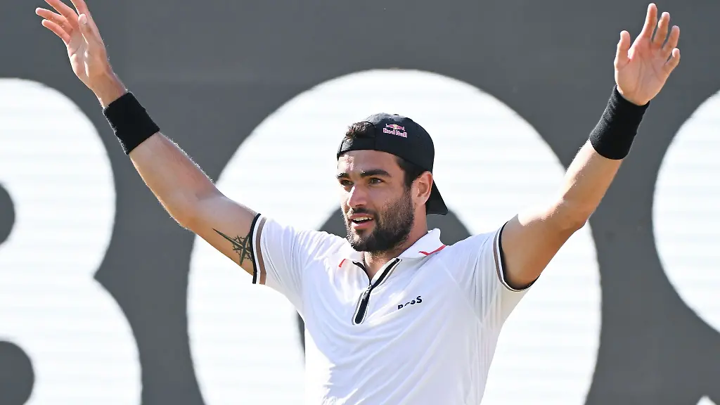 Matteo-Berrettini-freut-sich-nach-seinem-Sieg-im-ATP-Finale-in-Stuttgart