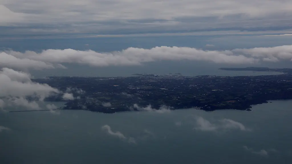 2017-11-07T100108Z-1330590909-RC162F4BB0D0-RTRMADP-3-UK-APPLE-TAX-PARADISE-PAPERS