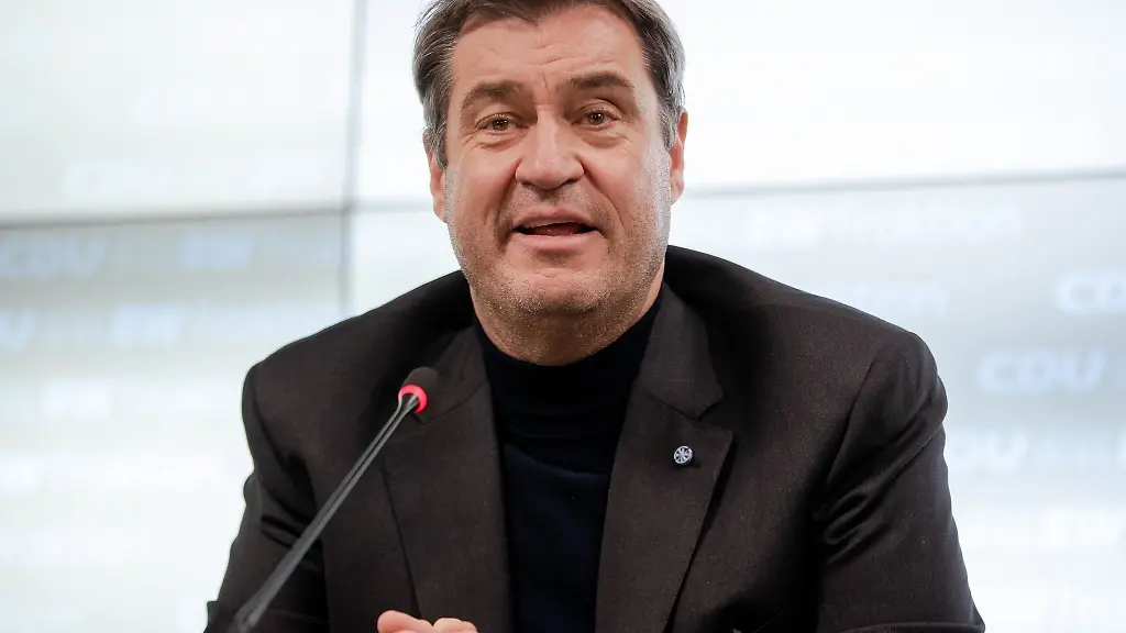 Bei-einer-Pressekonferenz-im-Buerger-und-Medienzentrum-des-Landtags-von-Baden-Wuerttemberg-spricht-Ministerpraesident-von-Bayern-Markus-Soeder