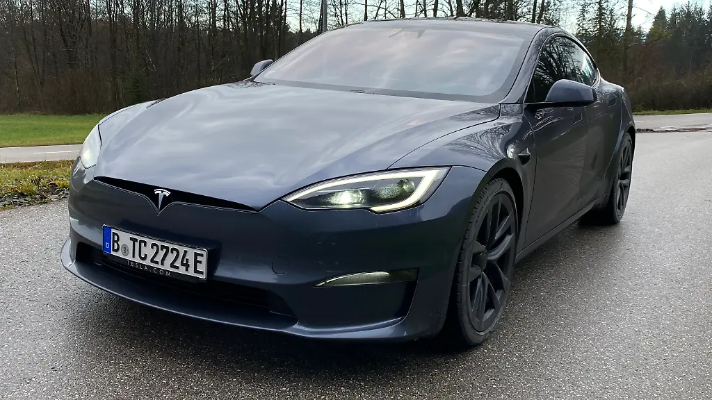 Tesla-Model-S-Plaid-VO