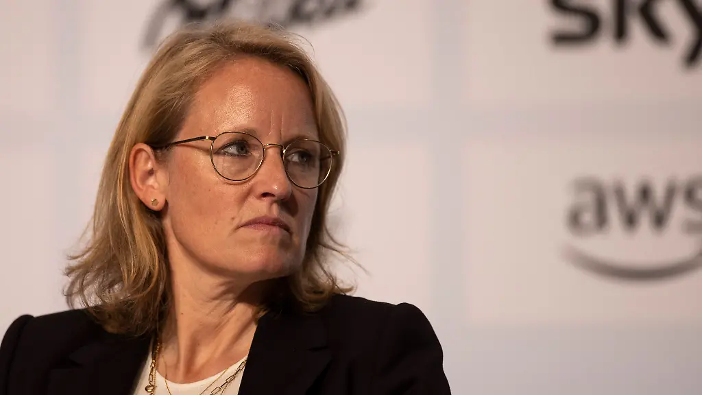 69c562f6faf1dd4234b02a7b31ecd726