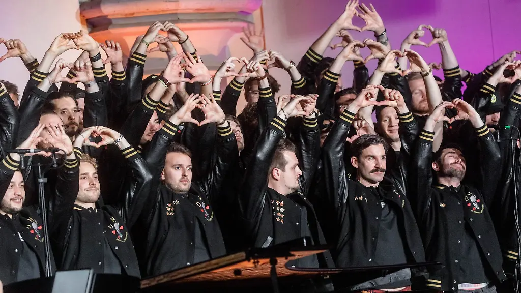 Der-Hamburger-Freizeit-Maennerchor-Goldkehlchen-gibt-sein-traditionelles-Weihnachtskonzert