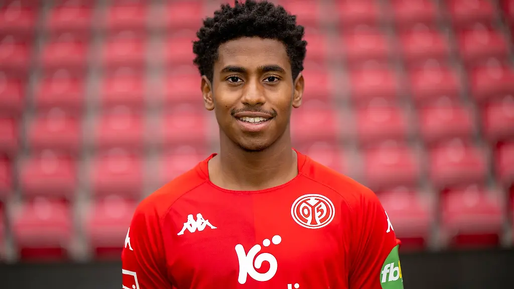 Fussball-Bundesliga-Fototermin-FSV-Mainz-05-Spieler-Leandro-Barreiro