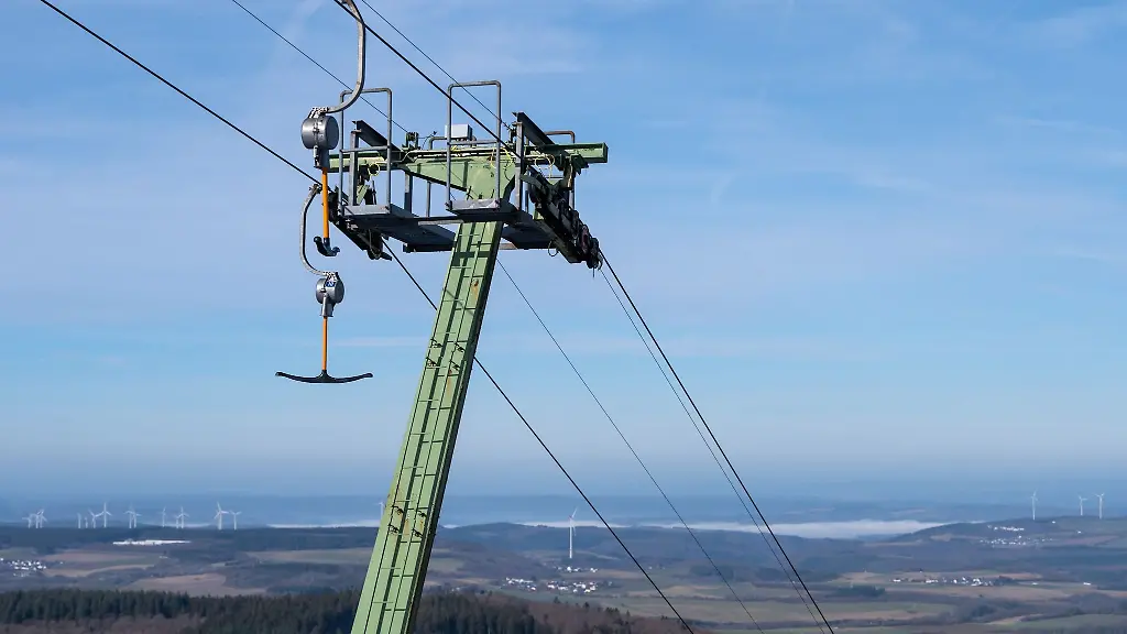 Ein-Skilift-ausser-Betrieb