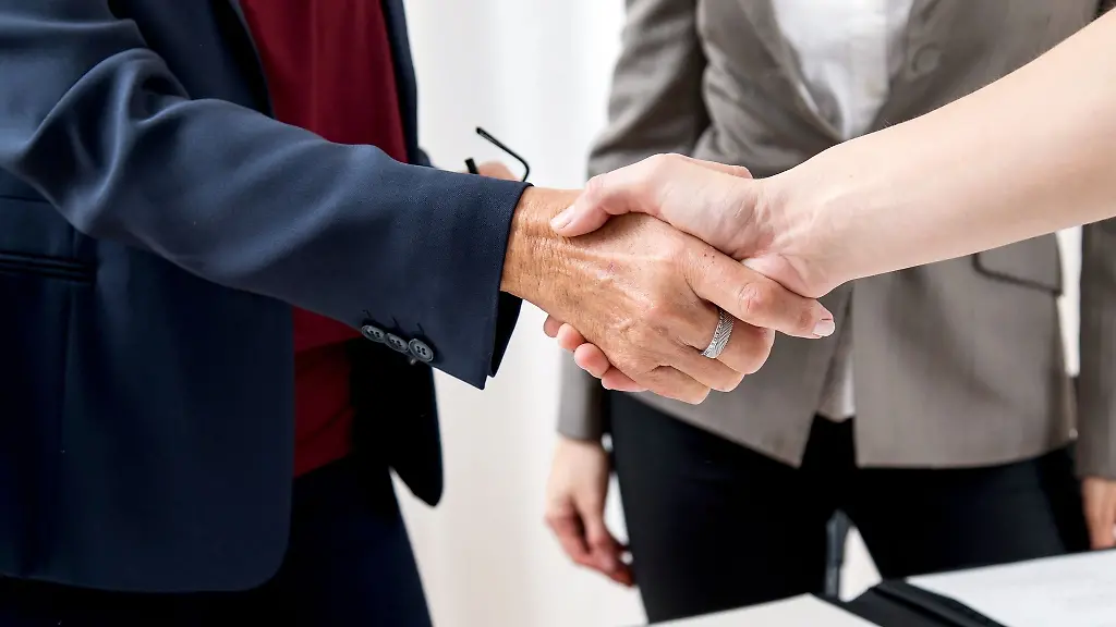 Ein-Abteilungswechsel-hat-in-der-Regel-keinen-Einfluss-auf-den-bestehenden-Arbeitsvertrag-haeufig-gibt-es-einfach-eine-Ergaenzung