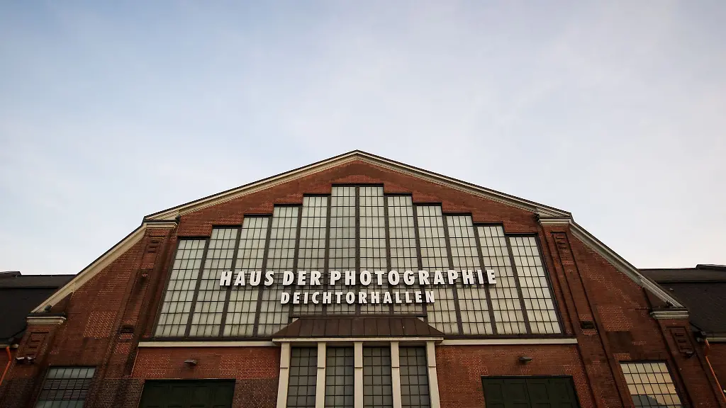 Das-Haus-der-Fotografie-die-suedliche-Deichtorhalle-in-Hamburg