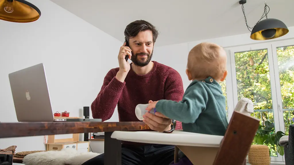 Kinder-hueten-und-Elterngeldantrag-stellen-beides-nicht-ganz-ohne