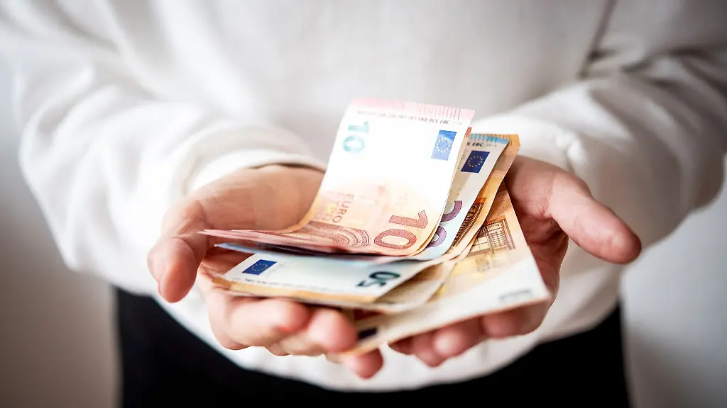 In-finanzielle-Not-geraten-In-manchen-Faellen-koennen-Stiftungen-unterstuetzen