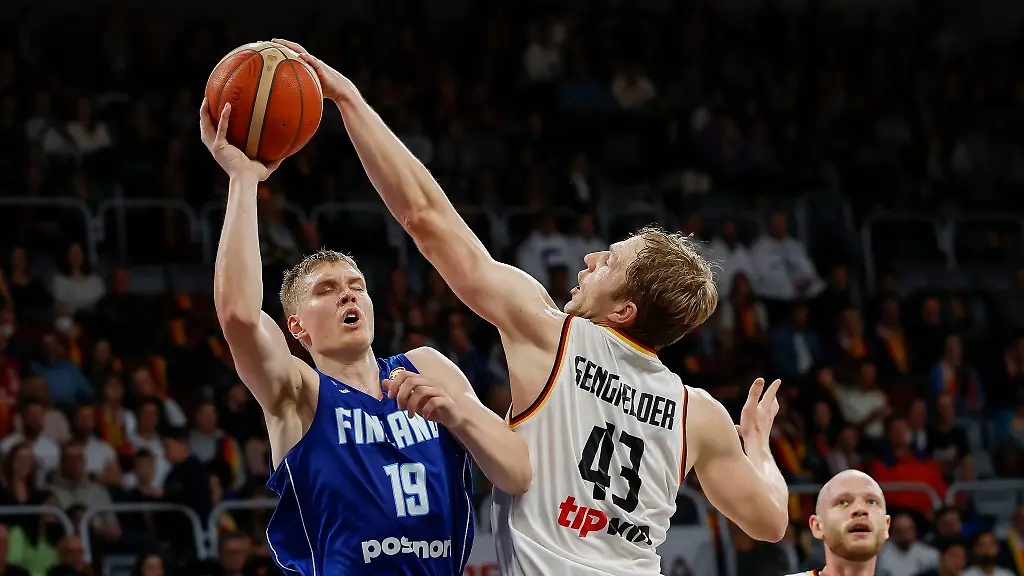 Elias-Valtonen-l-in-Aktion-gegen-Deutschlands-Christian-Sengfelder