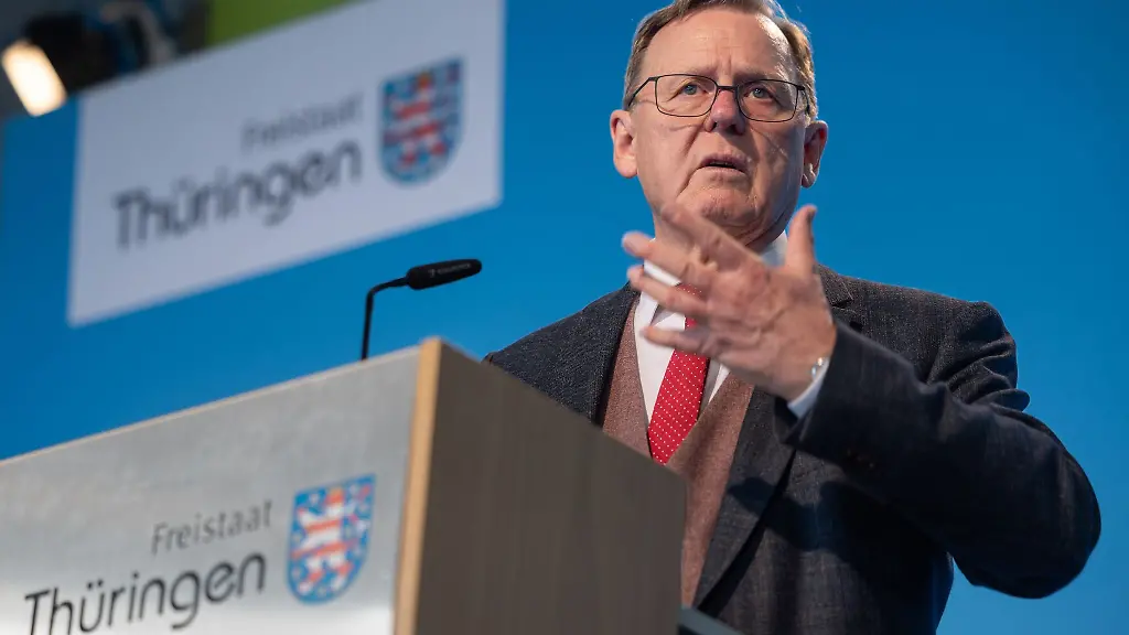 Bodo-Ramelow-spricht-bei-einer-Regierungsmedienkonferenz