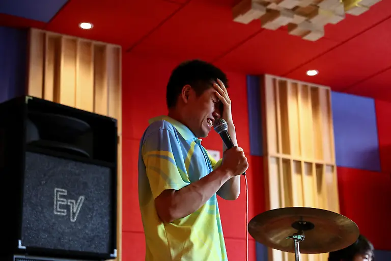 2022-12-02T030324Z-593264536-RC2V0W9OE914-RTRMADP-3-CHINA-AUTISM-BAND