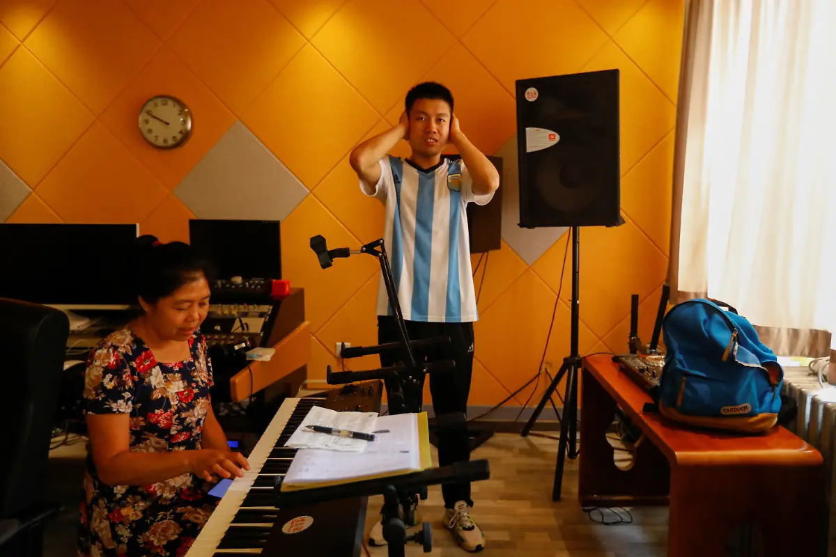 2022-12-02T030320Z-902979707-RC2PMV9SUK6N-RTRMADP-3-CHINA-AUTISM-BAND