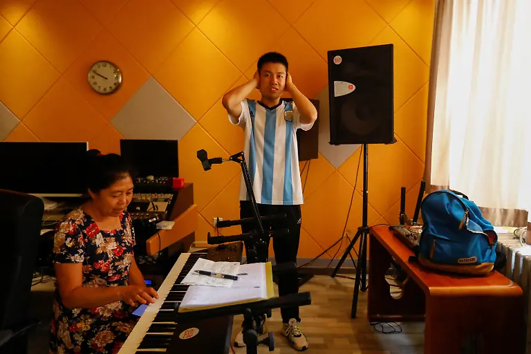 2022-12-02T030320Z-902979707-RC2PMV9SUK6N-RTRMADP-3-CHINA-AUTISM-BAND