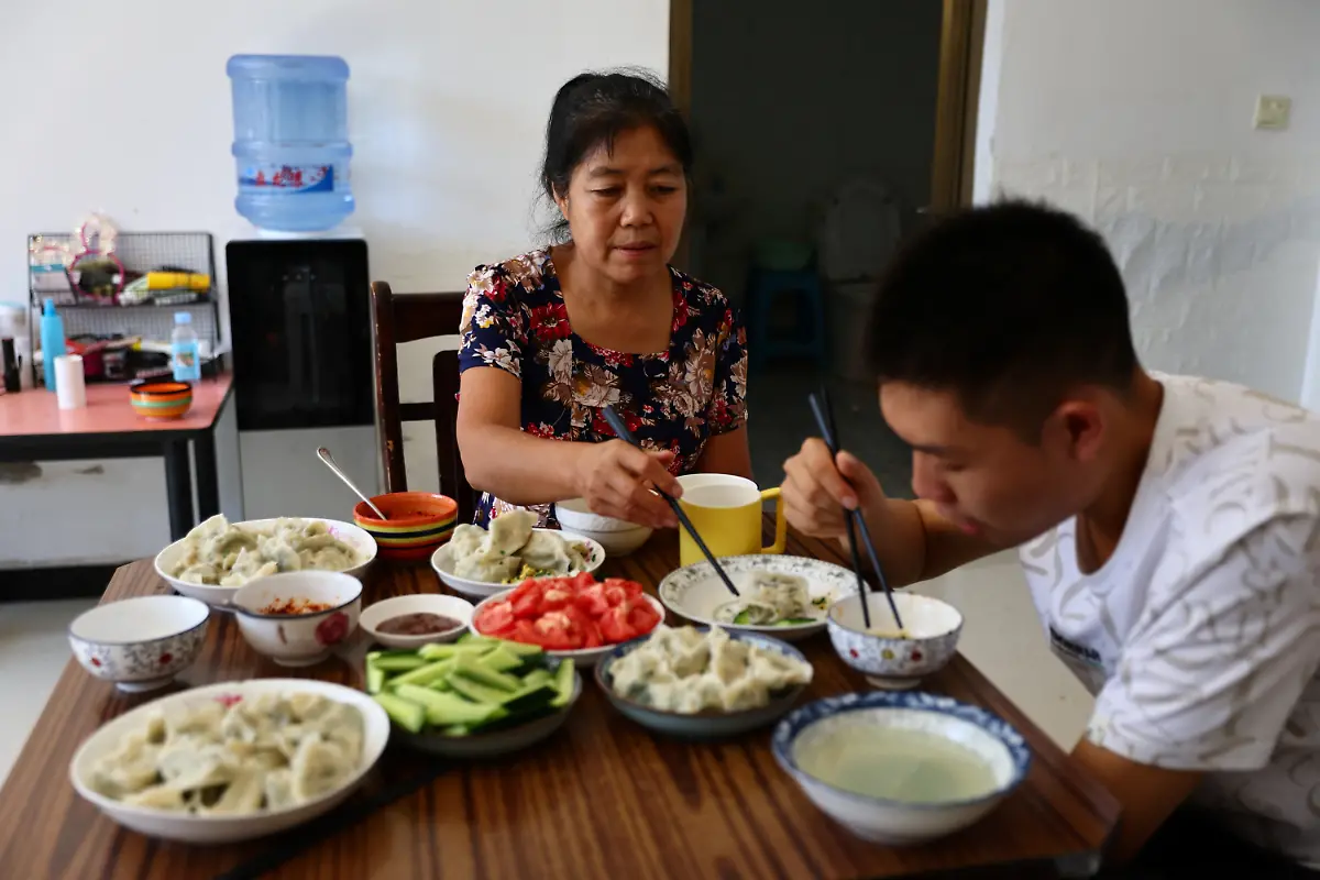 Zu-Wenbao-mit-Mutter1