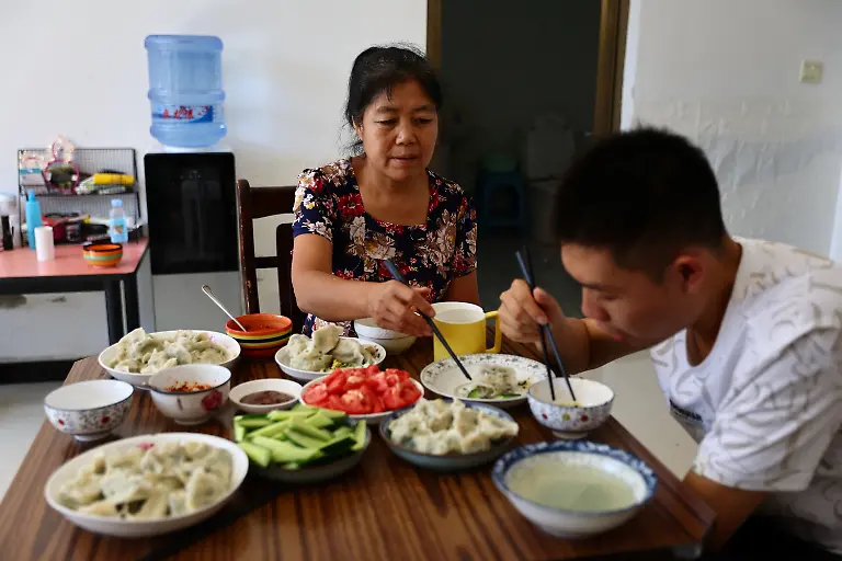 Zu-Wenbao-mit-Mutter1