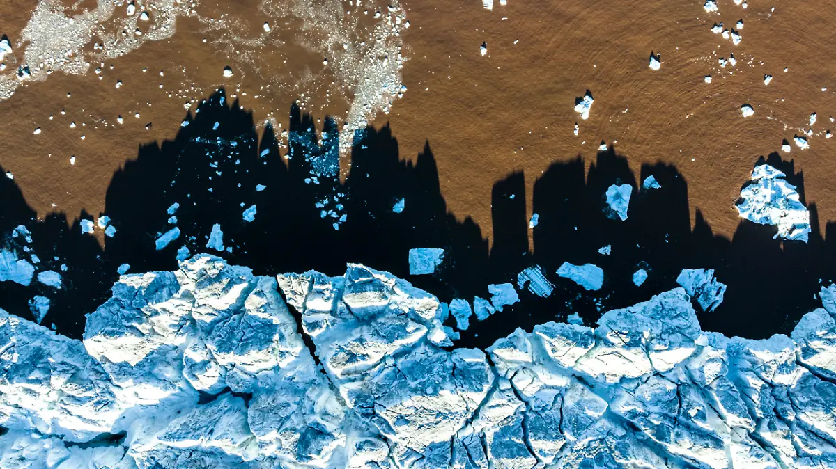 Glacial-Cityscape-Jonas-Beyer-scaled