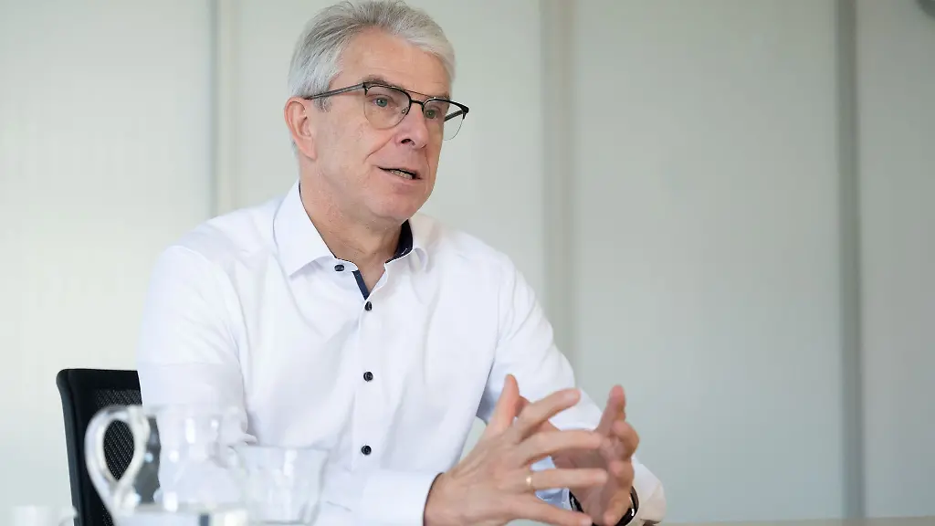 Christian-Rauch-regionaler-Arbeitsagenturchef-in-Baden-Wuerttemberg-spricht